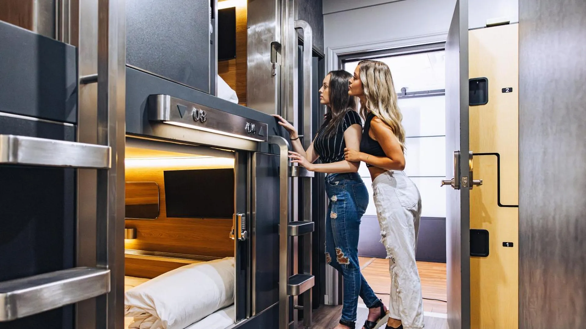 Hostal Pod Hotel Montreal