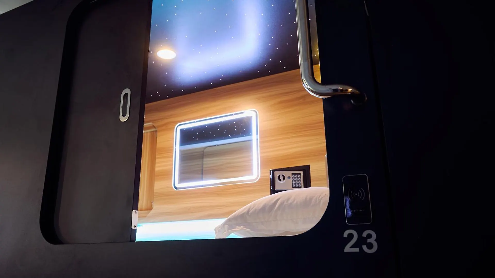 Hostal Pod Hotel Montreal